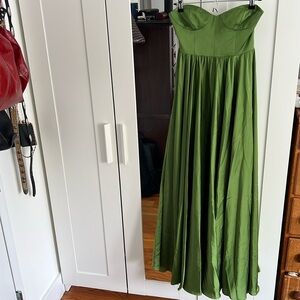 Fame and Partners Green Strapless Gown